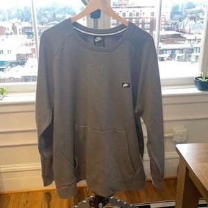 Nike Sweatshirt (Pocket)